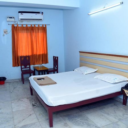 Hotel Aditya Пондичери Екстериор снимка