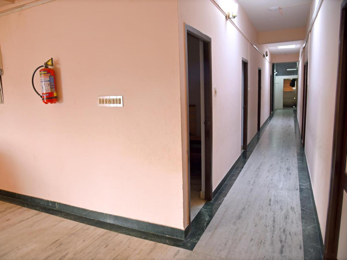 Hotel Aditya Пондичери Екстериор снимка