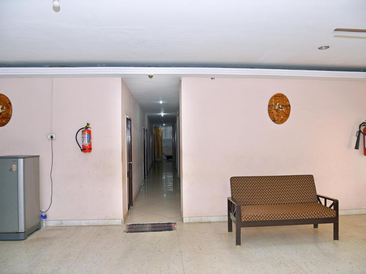Hotel Aditya Пондичери Екстериор снимка