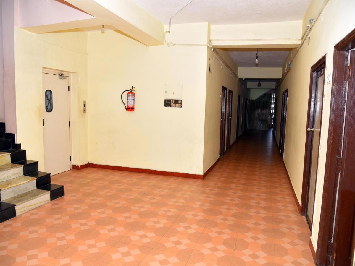 Hotel Aditya Пондичери Екстериор снимка