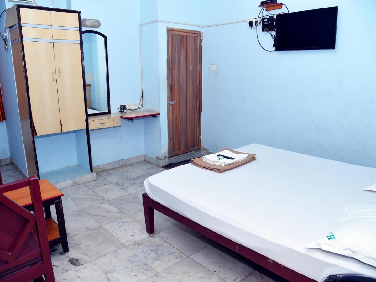 Hotel Aditya Пондичери Екстериор снимка