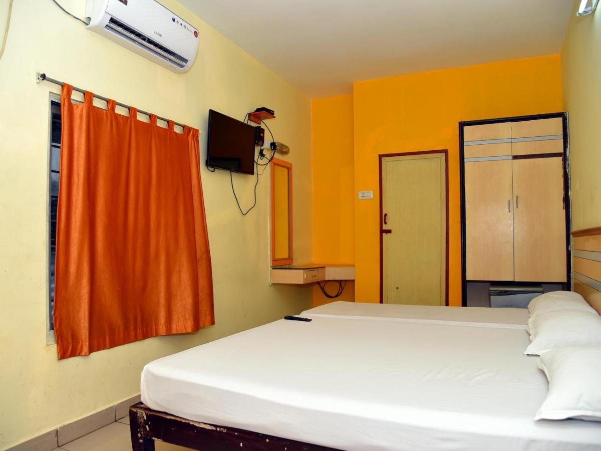 Hotel Aditya Пондичери Екстериор снимка
