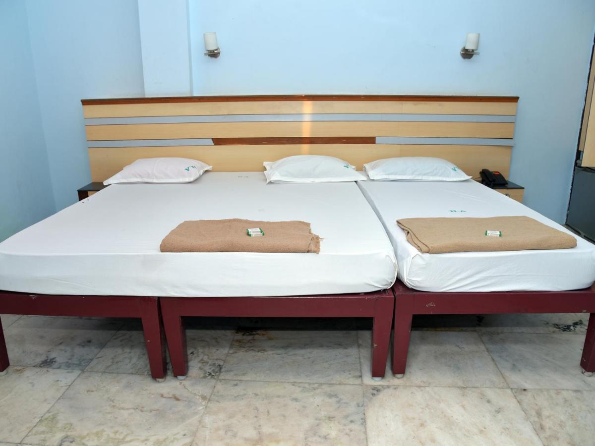 Hotel Aditya Пондичери Екстериор снимка