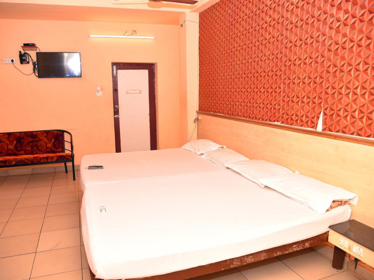 Hotel Aditya Пондичери Екстериор снимка