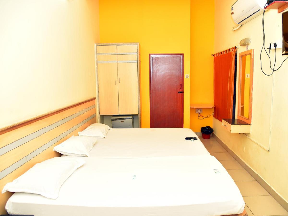 Hotel Aditya Пондичери Екстериор снимка