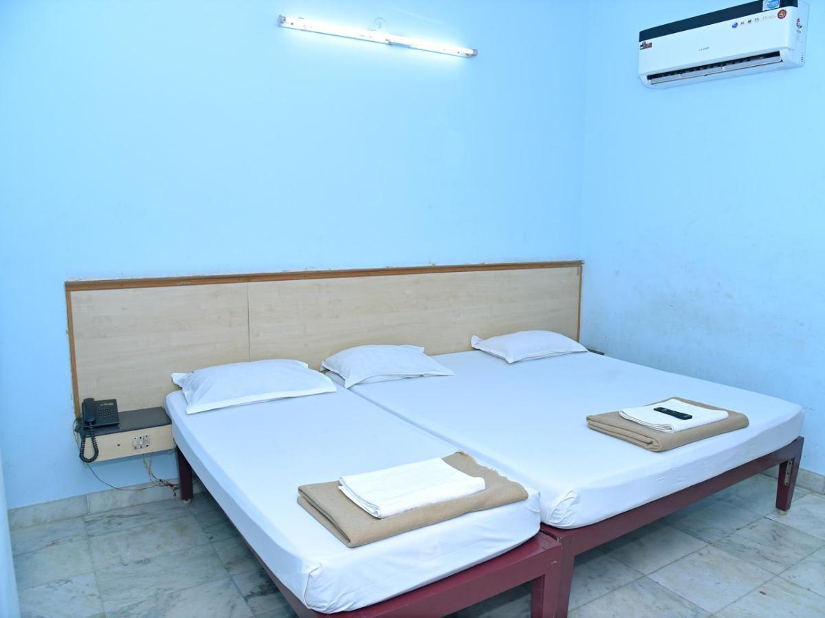Hotel Aditya Пондичери Екстериор снимка