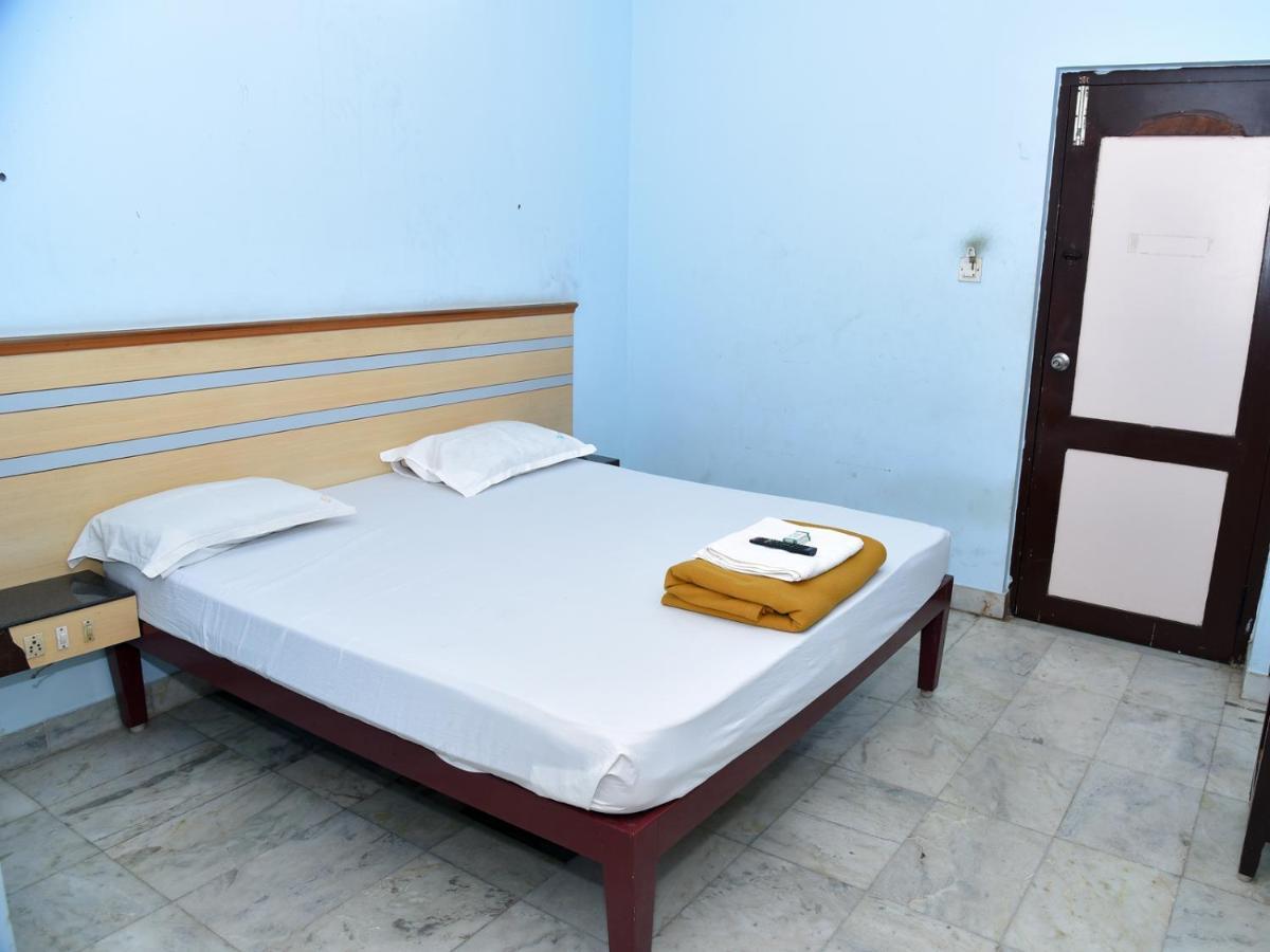 Hotel Aditya Пондичери Екстериор снимка