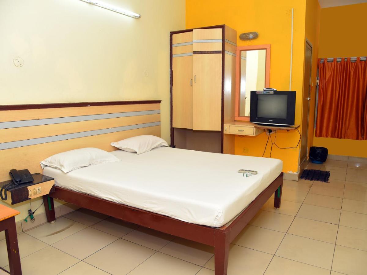 Hotel Aditya Пондичери Екстериор снимка