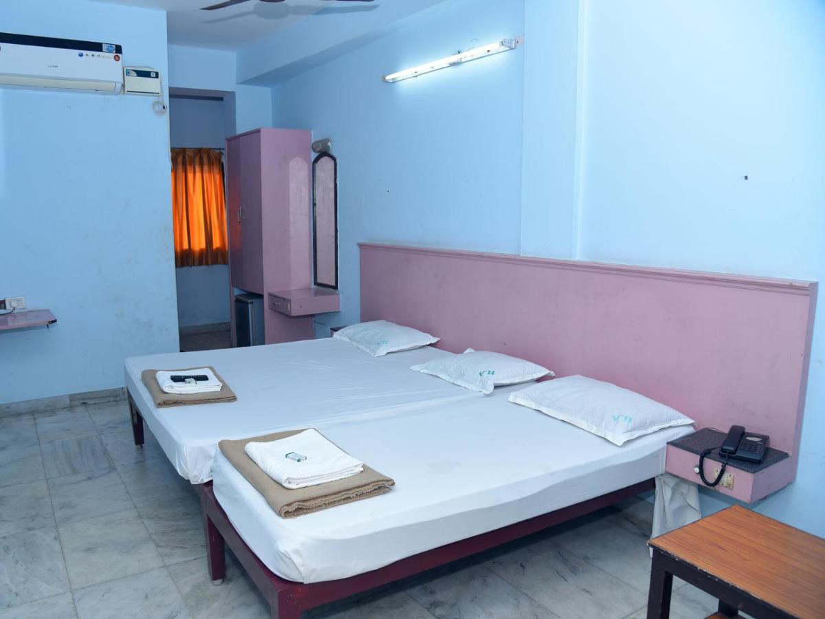 Hotel Aditya Пондичери Екстериор снимка