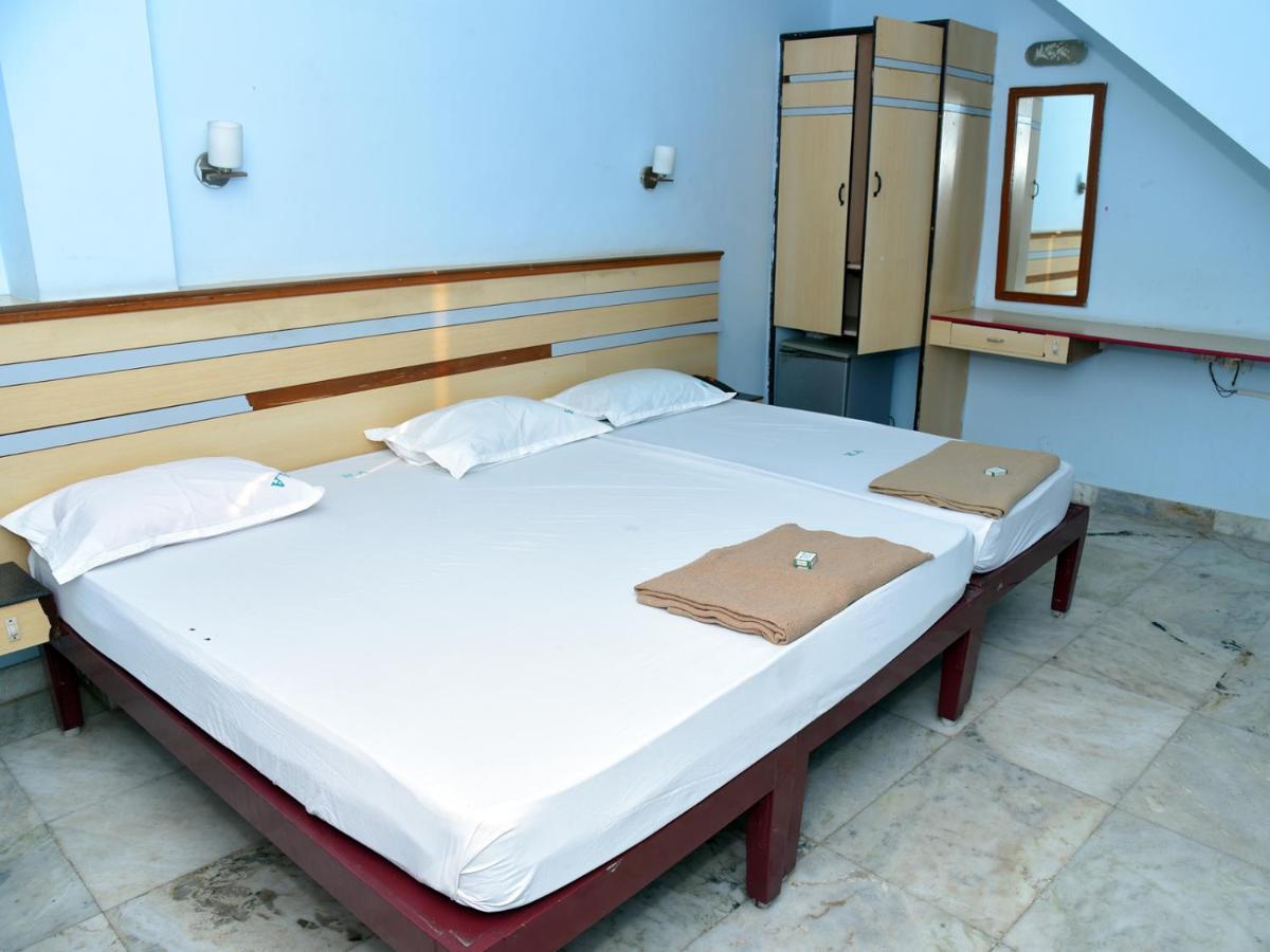Hotel Aditya Пондичери Екстериор снимка