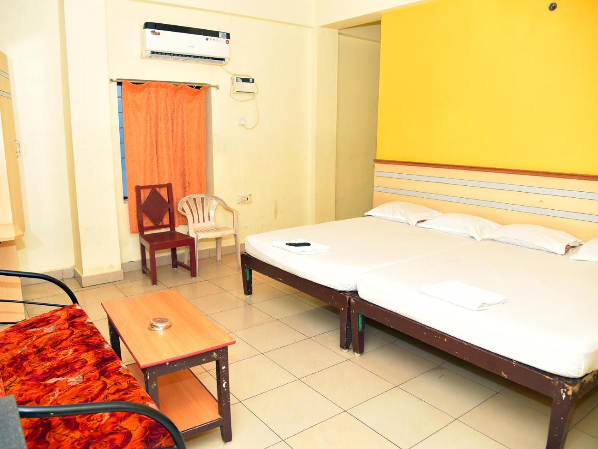 Hotel Aditya Пондичери Екстериор снимка