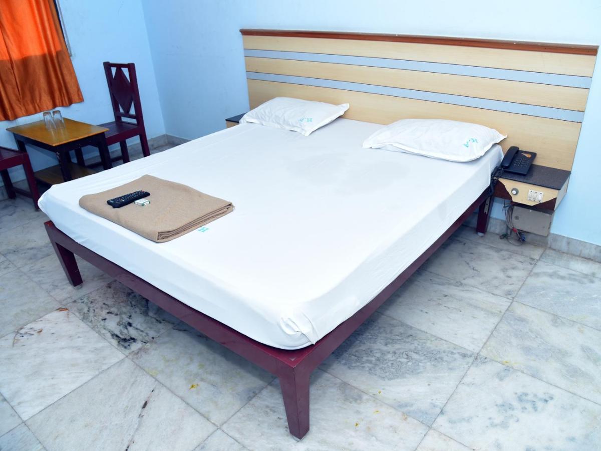 Hotel Aditya Пондичери Екстериор снимка